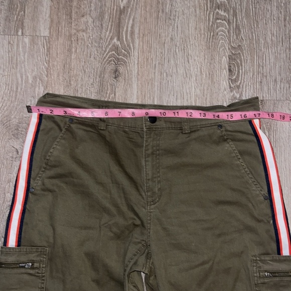 ATHLETA Summit Cargo Pant Olive Green Stripe Relaxed Fit Pants Size 8 - Picture 4 of 7